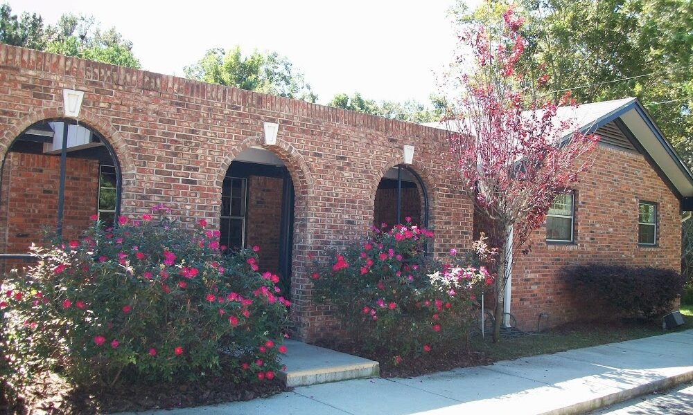 Paws & Claws Veterinary Hospital